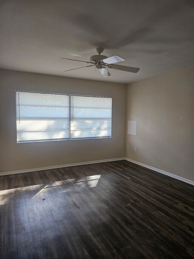 Building Photo - Port Charlotte home