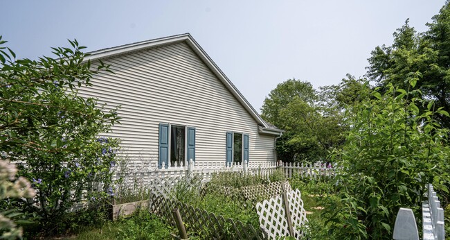 Building Photo - 6429 N Sunny Point Rd