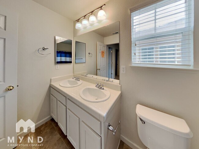 Building Photo - 6627 Sportoletti Dr