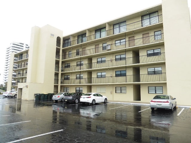 Building Photo - Updated 1 Bed 1 Bath Condo Across A1A from...