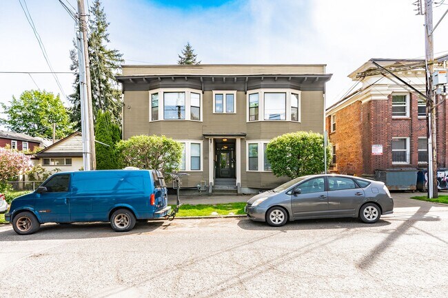 Building Photo - Jenott Apartments