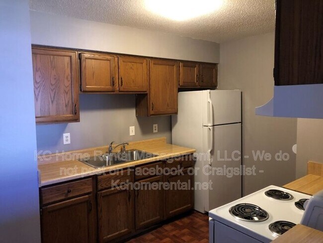 Building Photo - 551 N Somerset Terrace