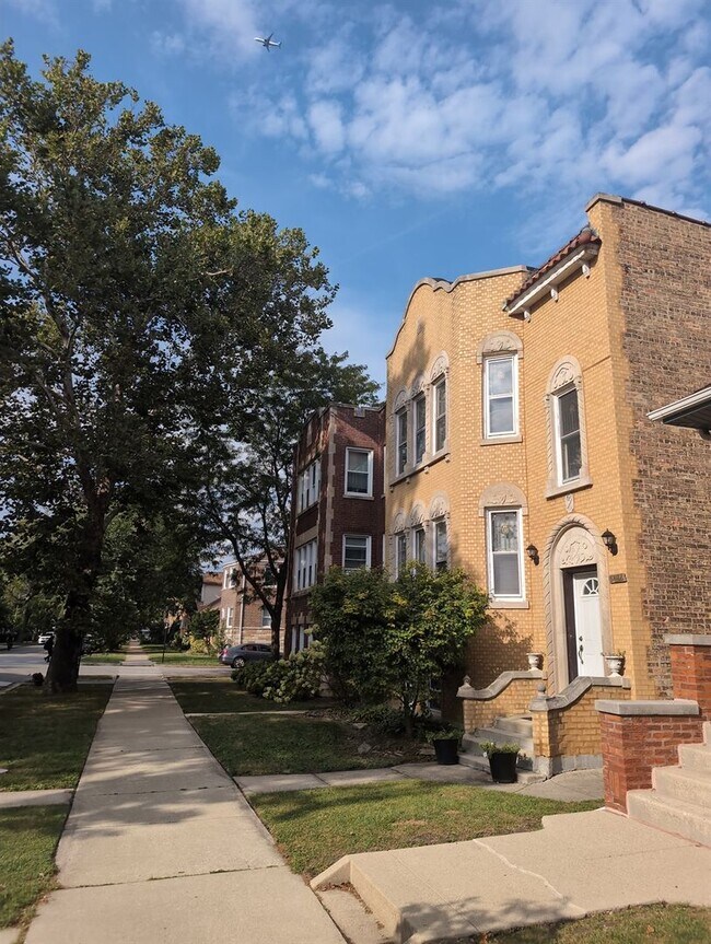 Building Photo - 5455 N Christiana Ave
