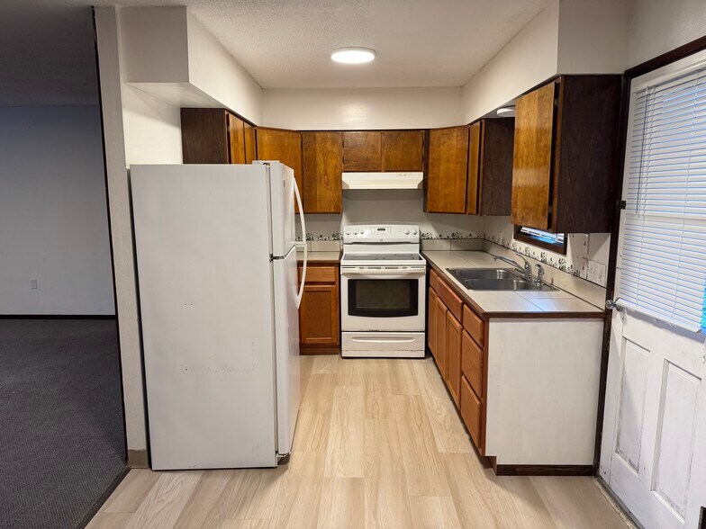 Building Photo - 222 N Beacon St