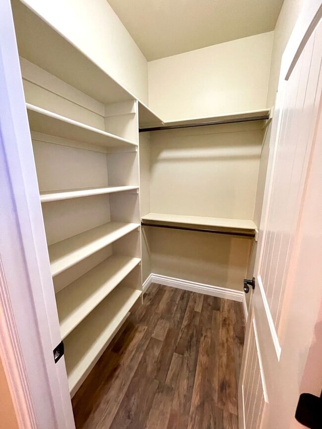 Building Photo - Elegant 3 Bedroom, 2 bathroom Home in Legacy Ranch Neighborhood in Central Kingman!