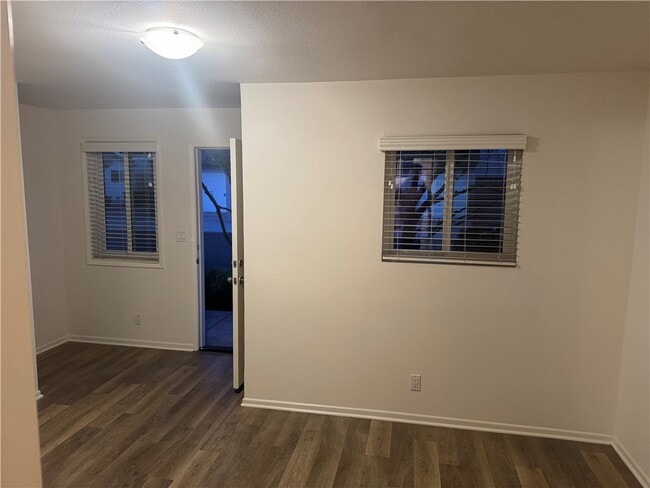 Building Photo - 621 Larkspur Ave