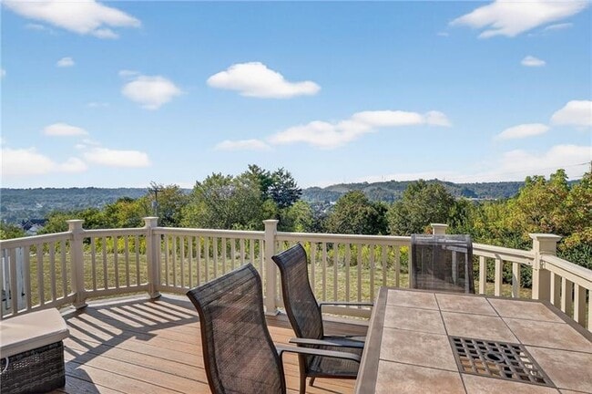 Building Photo - 117 Scenic Hill Dr