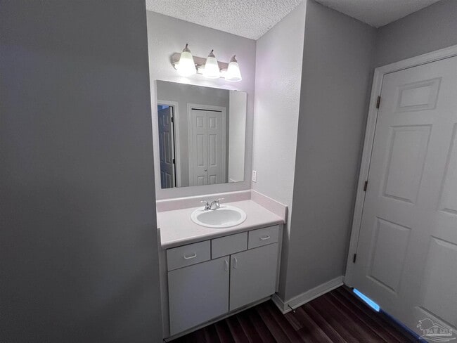 Building Photo - 8157 Heirloom Dr