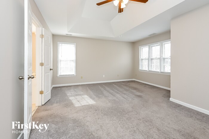 Building Photo - 140 Glen Holly Dr