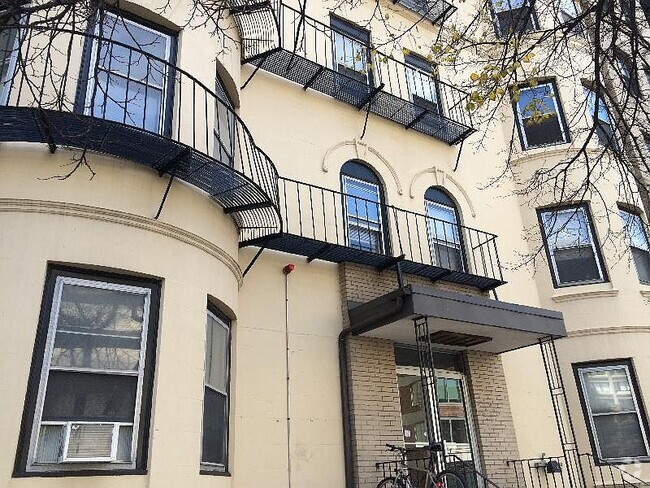 Building Photo - 35 Westland Ave