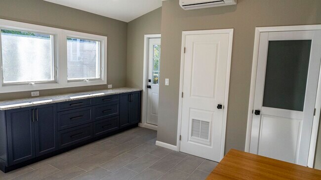 Building Photo - 207 GARDEN St