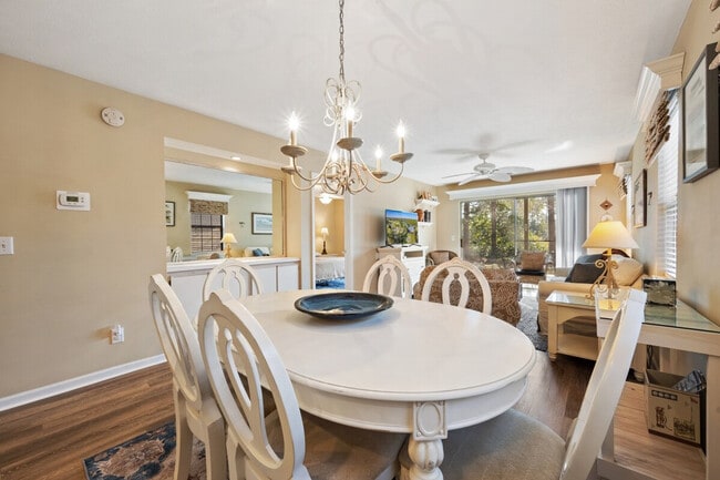 Building Photo - 342 Pinehurst Ln