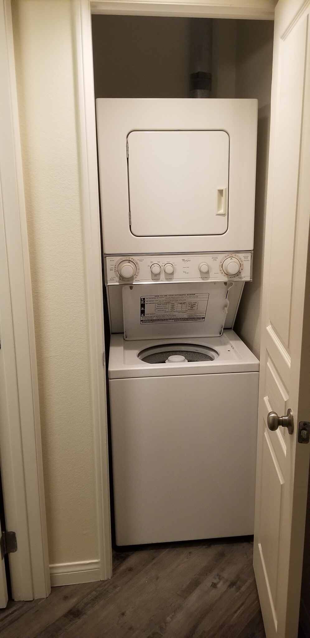 Building Photo - 210 Chambers Street