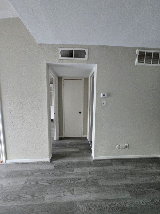 Building Photo - 9550 Deering Dr