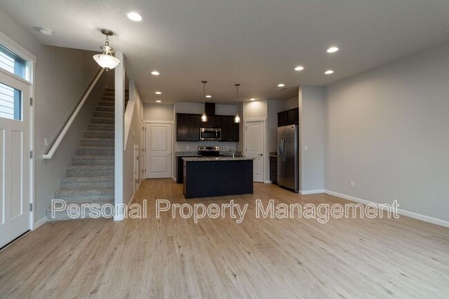 Building Photo - 5828 NE 56th Pl