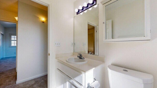 Building Photo - Beautiful 3 Bedroom 2.5 Bath Single Family...