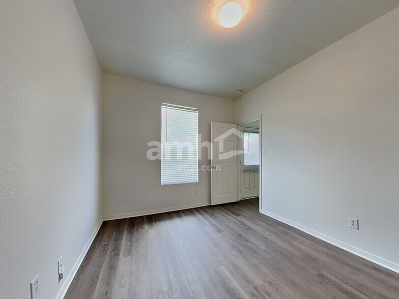 Building Photo - 15515 Elm Leaf Pl