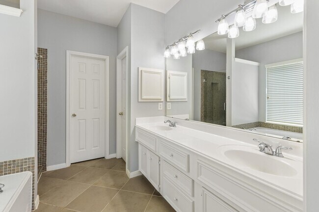 Building Photo - 14738 Raven Hollow Ln