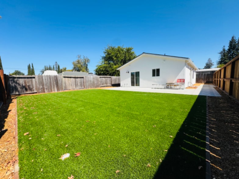 Primary Photo - 5037 Kenmore Dr