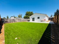 Building Photo - 5037 Kenmore Dr