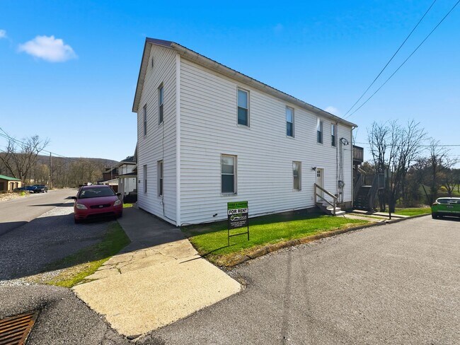 Building Photo - 520 Shaw St