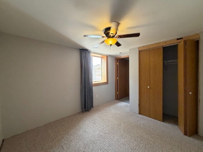 Building Photo - 3 Bedroom, 2.5 Bathroom Home with Fenced Yard & 2 Car Garage