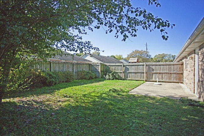 Building Photo - 58B Holly Dr