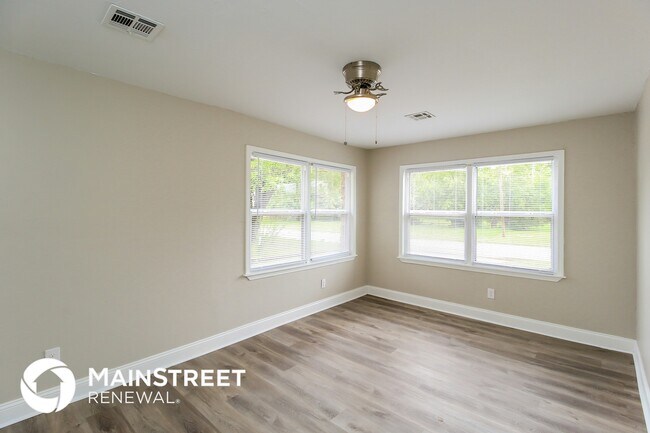 Building Photo - 6509 S McLemore Dr