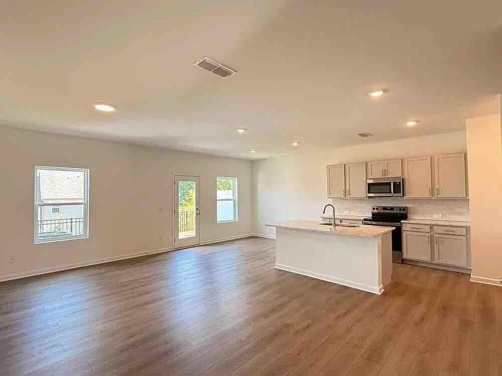Building Photo - 6761 Armonia Dr
