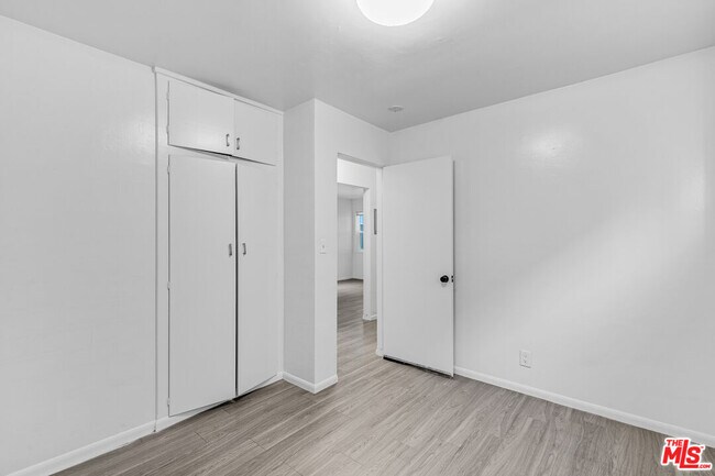 Building Photo - 717 Ocean Front Walk