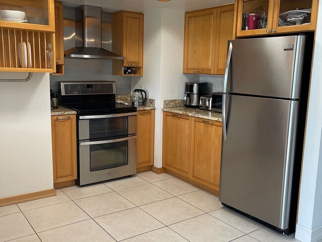 Building Photo - 1337 Center Ln