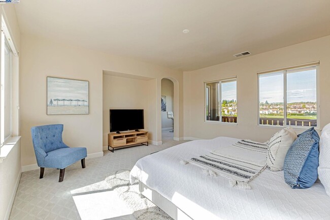 Building Photo - Luxury Living in The Bridges Golf Course C...