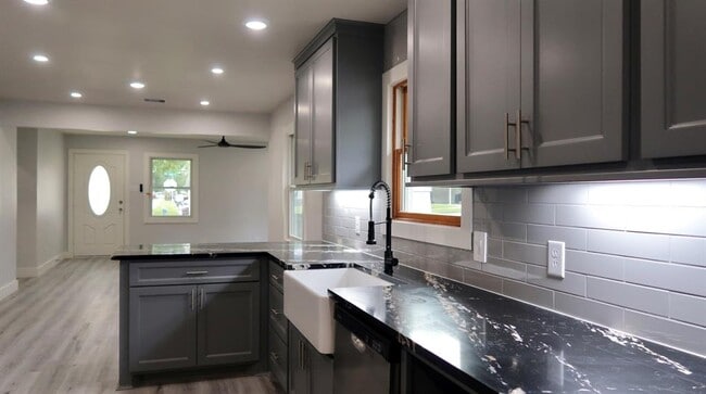 Building Photo - 4139 De Leon St