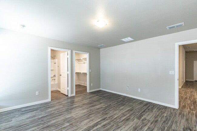 Building Photo - "Charming 3-Bed, 2-Bath Haven with 1,615 Sq Ft in Lubbock's Cozy Kirksey Avenue!" Half off first ...