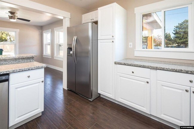 Building Photo - 1205 Valley Rd