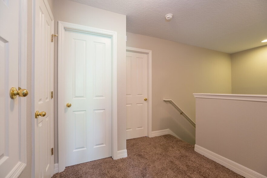 Building Photo - 993 N Jacks Lake Rd