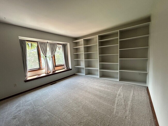 Building Photo - Gorgeous 4 Bedroom Townhome Steps from Boulder Country Club
