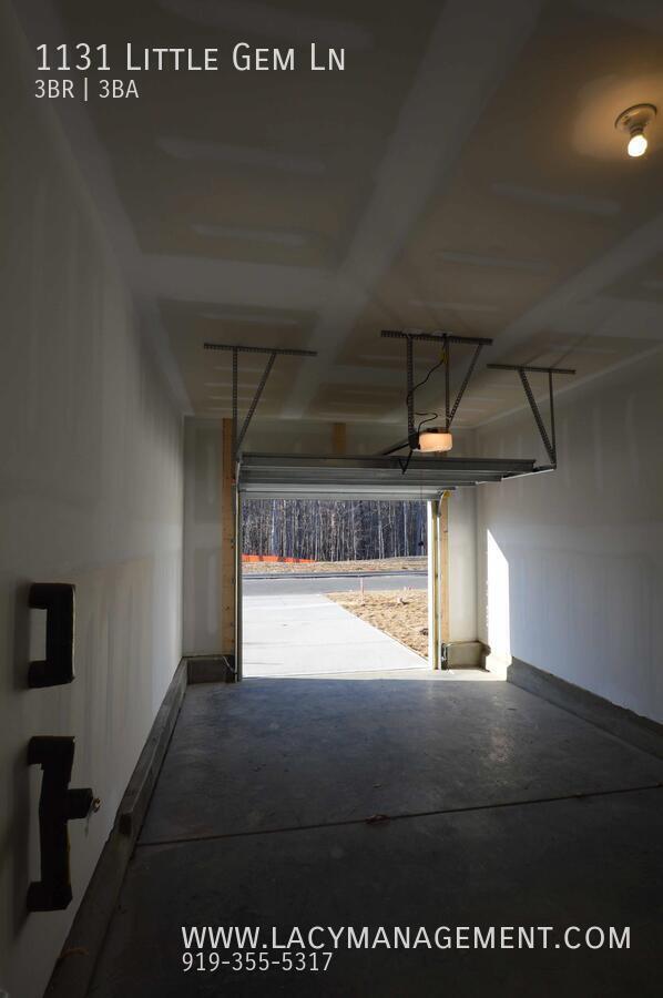 Building Photo - 1131 Little Gem Ln