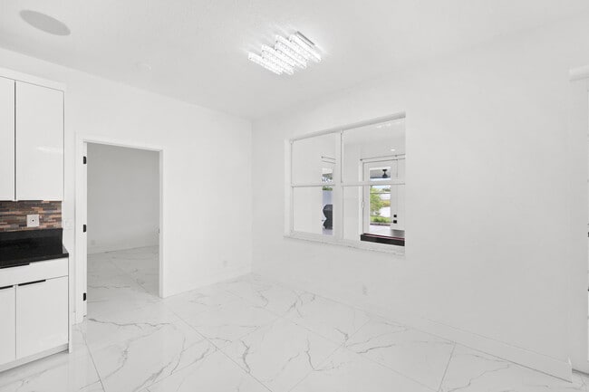 Building Photo - 1209 Olympic Cir