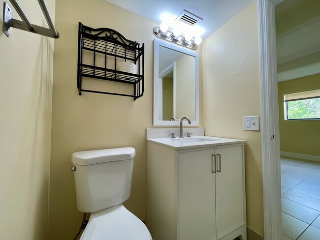 Building Photo - 1005 S Flagler Ave