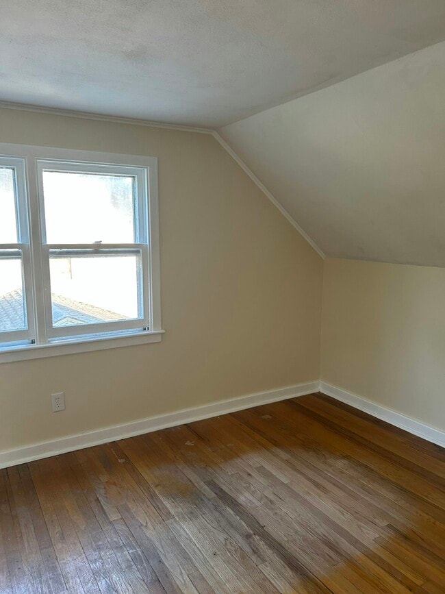 Building Photo - 213 Garden City Dr