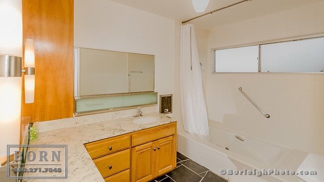 Building Photo - 81 Loma Rd