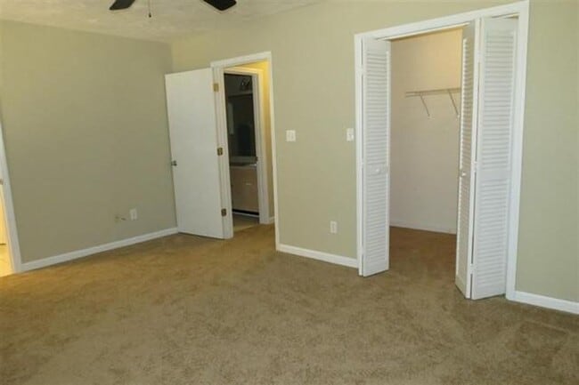 Building Photo - 2BR/2BA Townhome