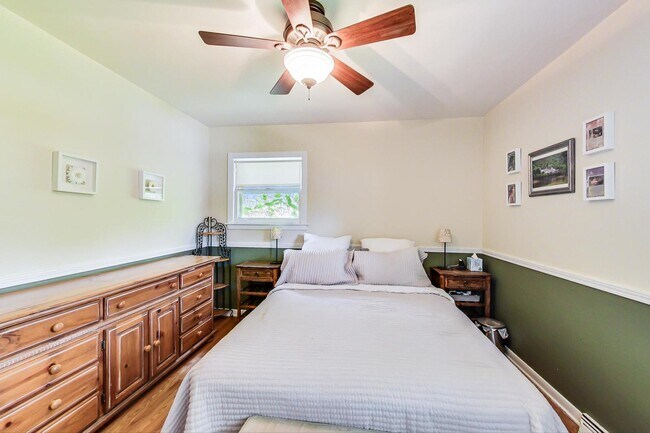 Building Photo - 1304 N Mitchell Ave