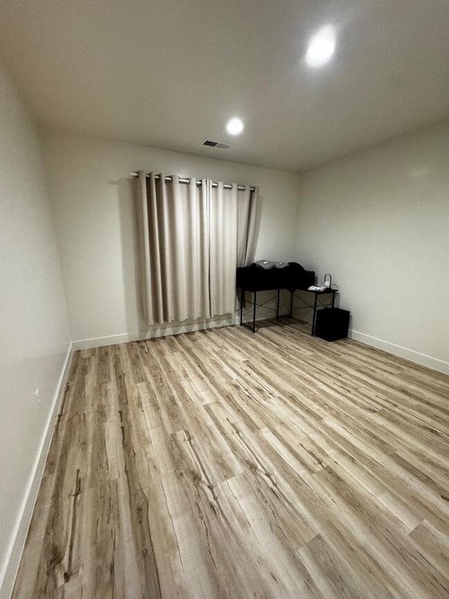 Building Photo - 6189 S White Bee Cir