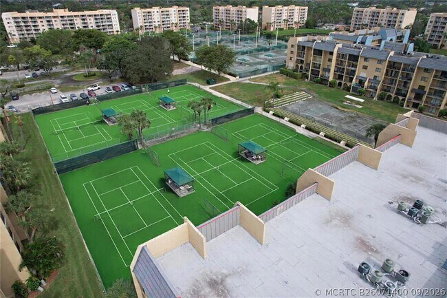 Building Photo - 2788 Tennis Club Dr