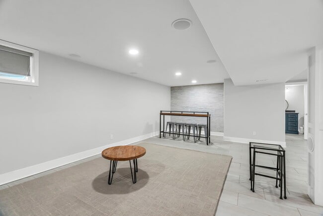 Building Photo - 6661 Woodson Dr