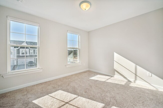 Building Photo - 268 Pansy Pk