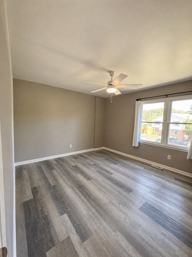Building Photo - 853 Cambridge Dr