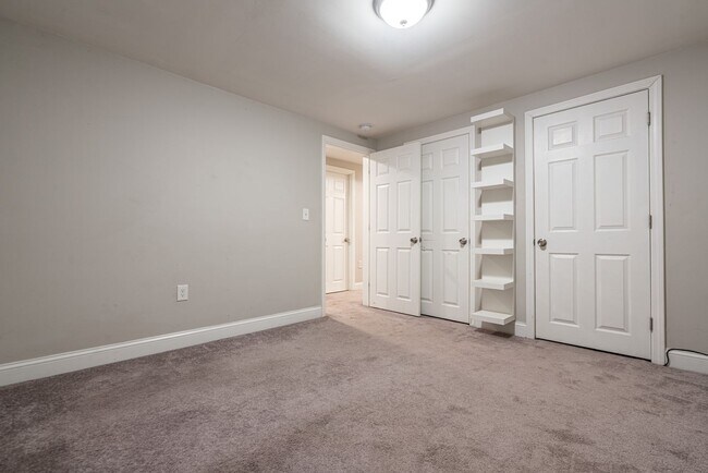 Building Photo - 295 Huxley Ave